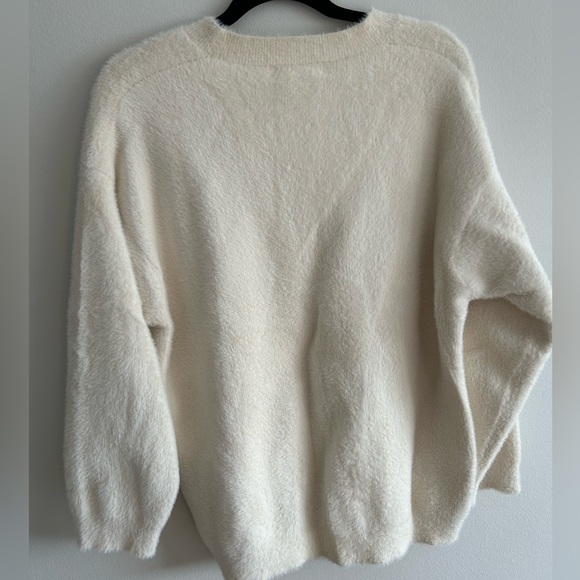 Uchuu Montreal Cream Sweater. So Soft. Never Worn. Size L. Perfect condition. - Picture 3 of 4
